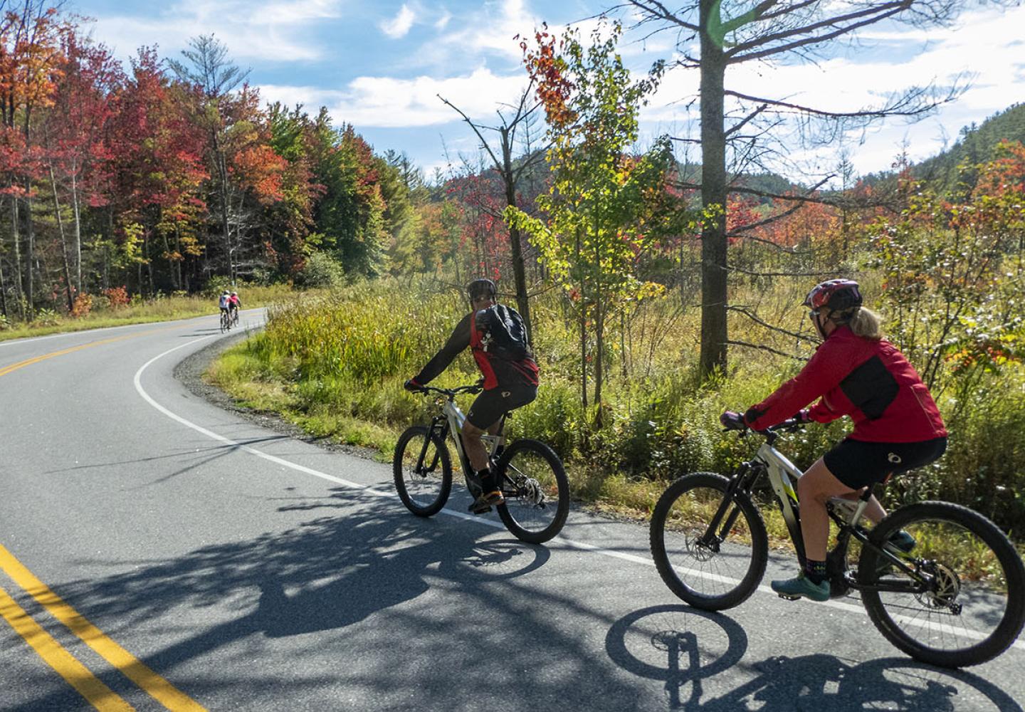 Cyclists enjoy the 2021 Handlebarley gravel tour